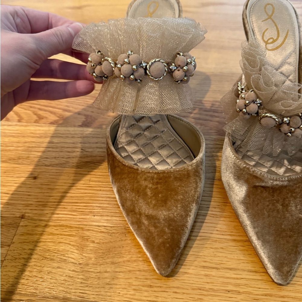 Elegant Velvet Pointed-Toe Mules - Never worn !